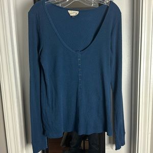 Universal Threads Blue XL Henley